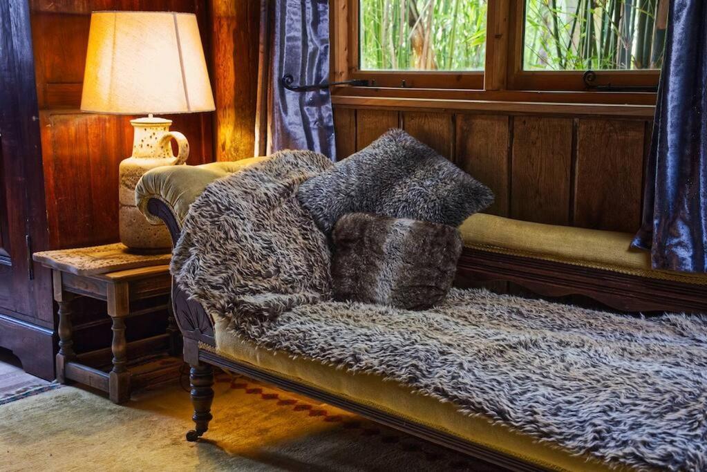 WOW! Jungle Cabin Hottub, 4 poster bed, Nr Coast Martin Mill Exterior foto