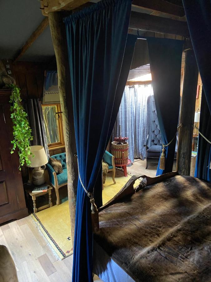 WOW! Jungle Cabin Hottub, 4 poster bed, Nr Coast Martin Mill Exterior foto